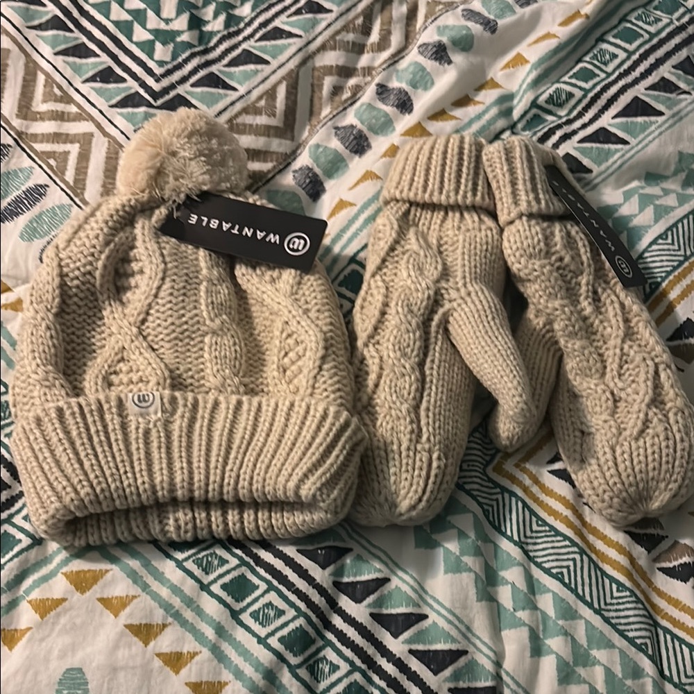 ☀️3/$25☀️ NWT Cozy Knit Beanie with Fleece Lining